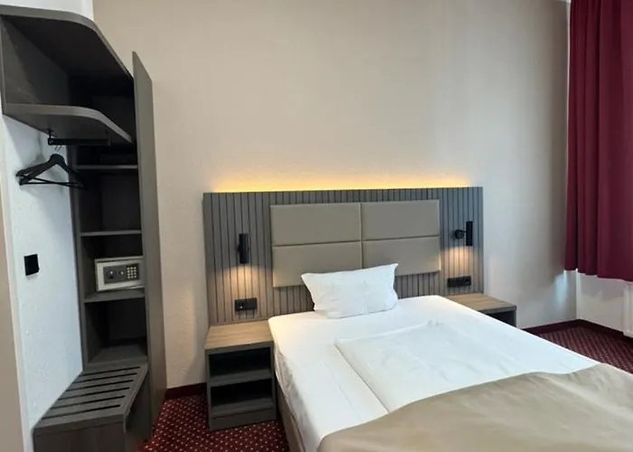 Lumen Am Hauptbahnhof 3*