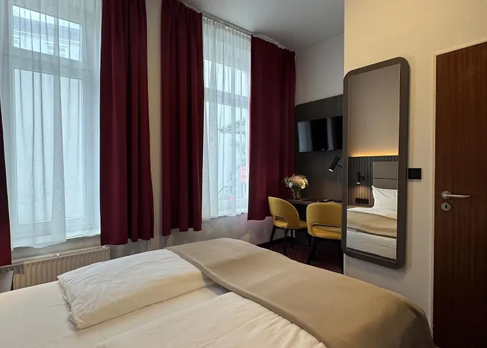 Lumen Am Hauptbahnhof 3*