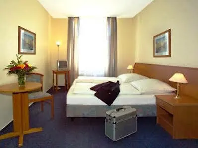Hotel Lumen Am Hauptbahnhof 3*